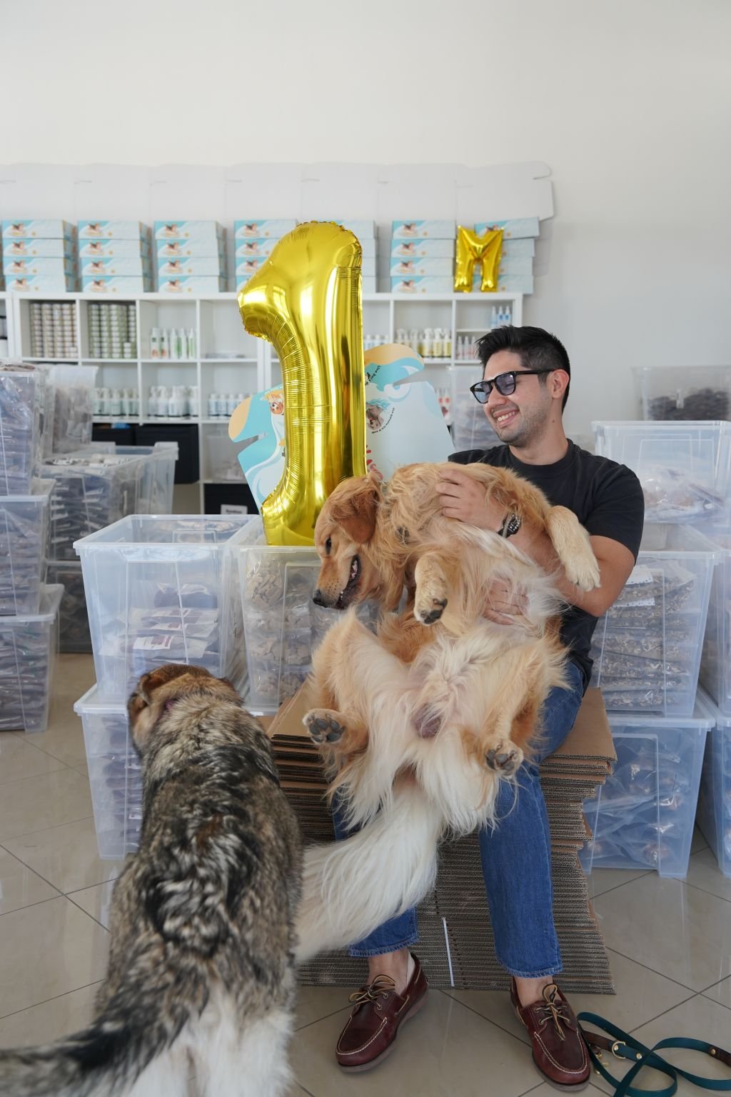 Roberto Caballero con i cani di Animal Instinct