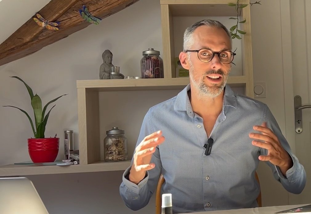 Nicolas Canteau en consultation au bureau MrBIOTE