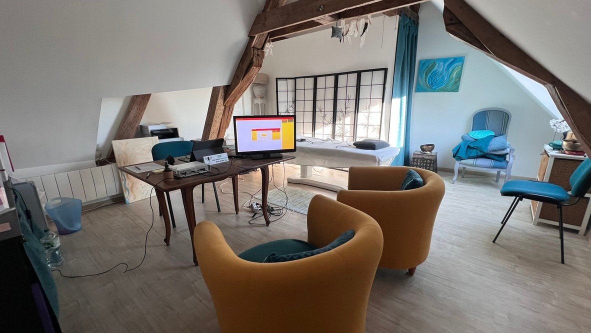 Salle de consultation sous poutres au Jardin d'Esculape, Orléans
