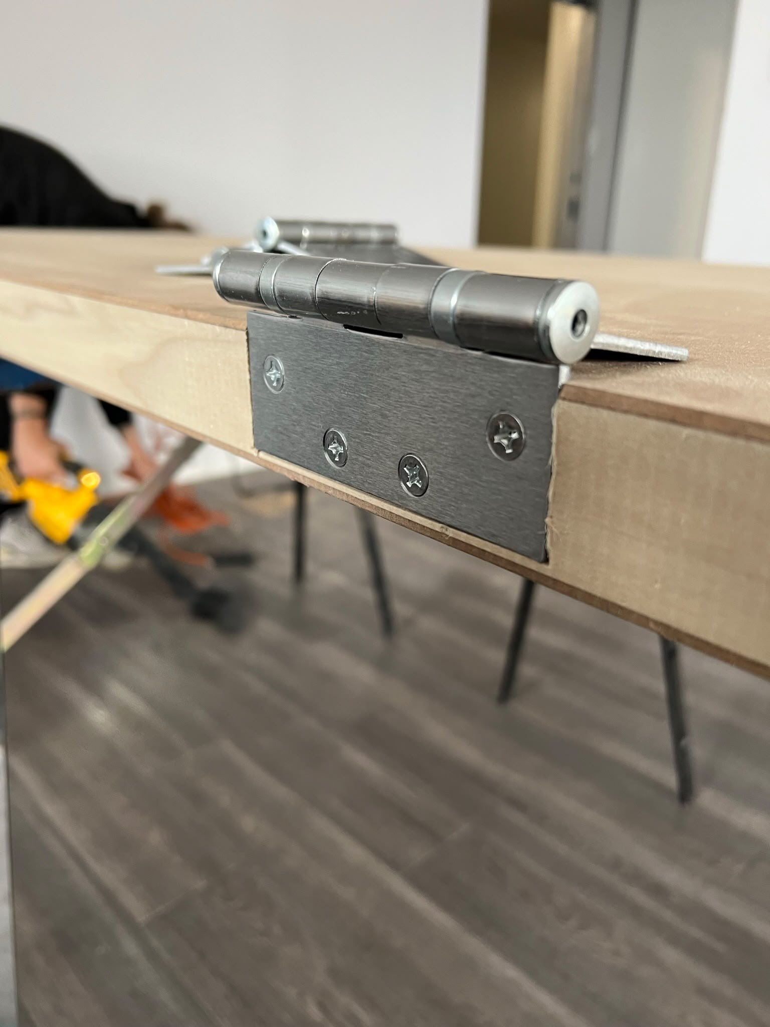 Continuous hinge work
