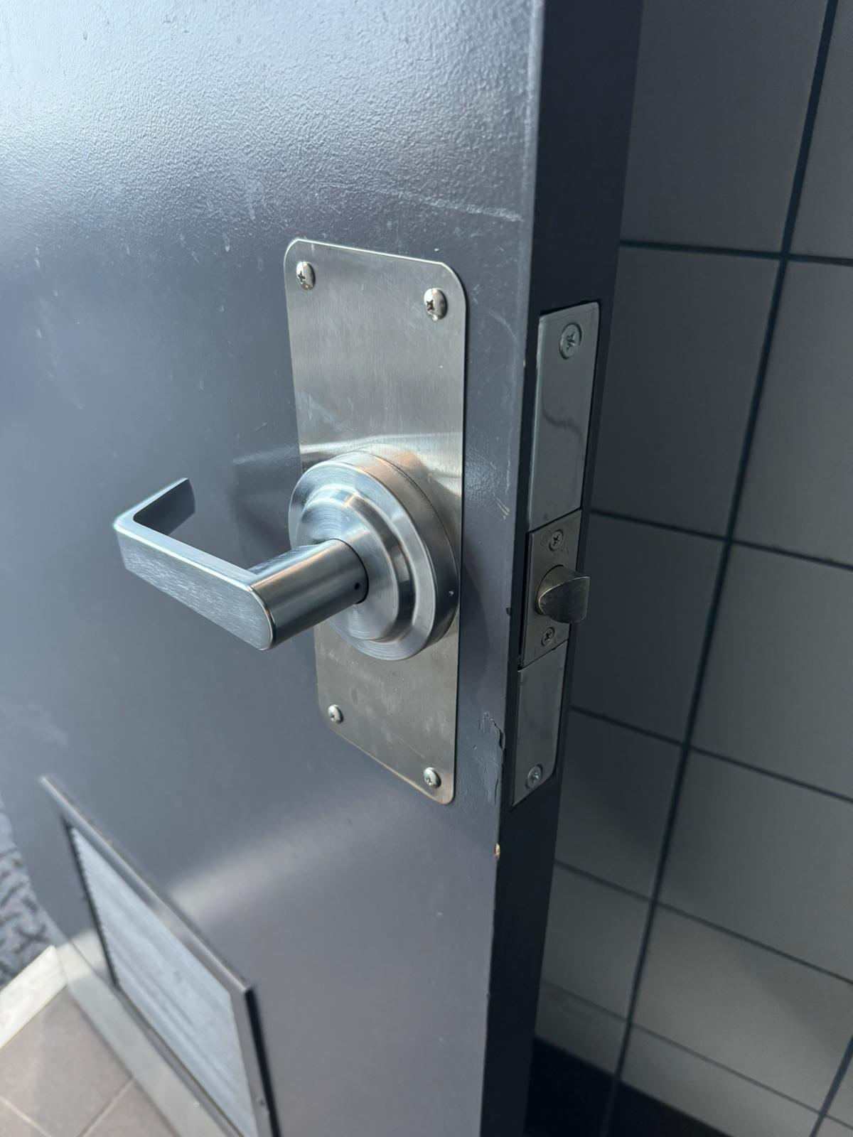 Commercial lever hardware