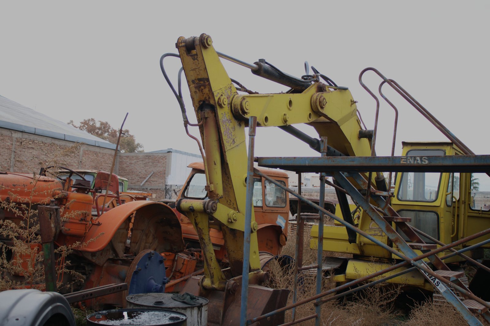 Depósito industrial de chatarra y materiales