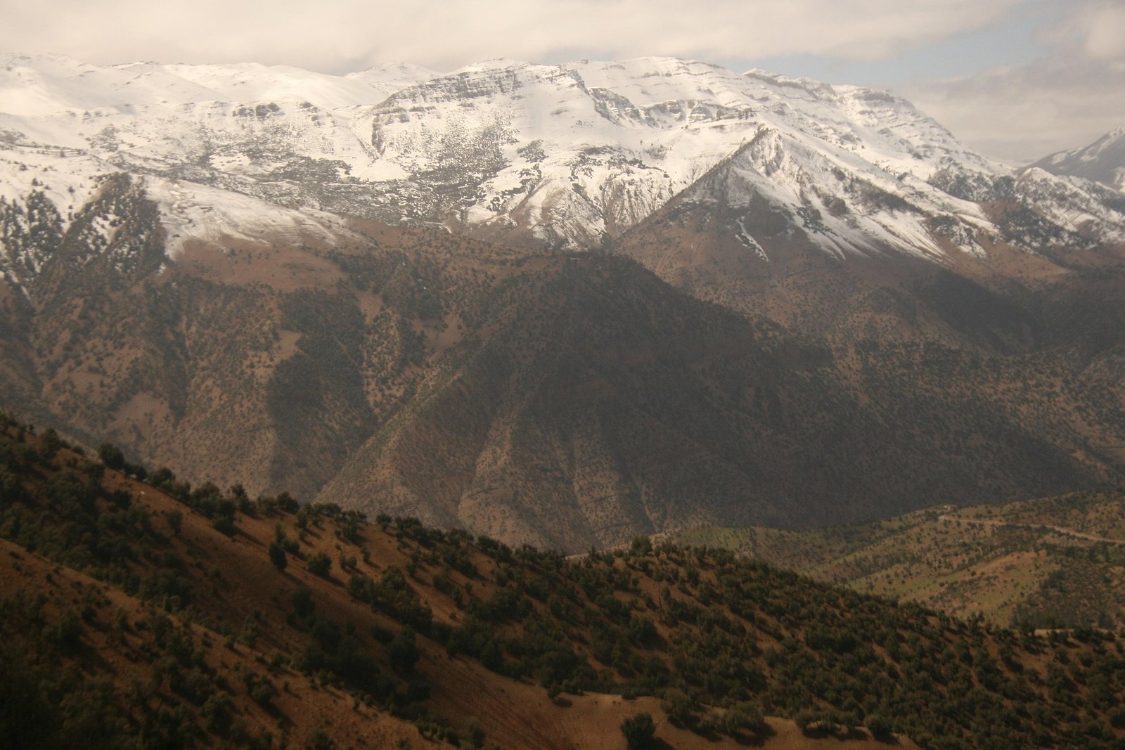 Hoher-Atlas-Berglandschaft bei Imlil, Marokko