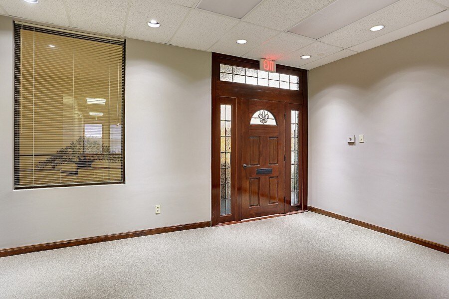 Convenient office building entrance at 824 Elmwood Park Boulevard