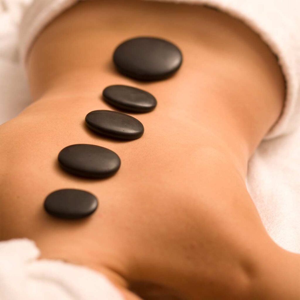 Hot-Stone-Massage mit warmen Steinen