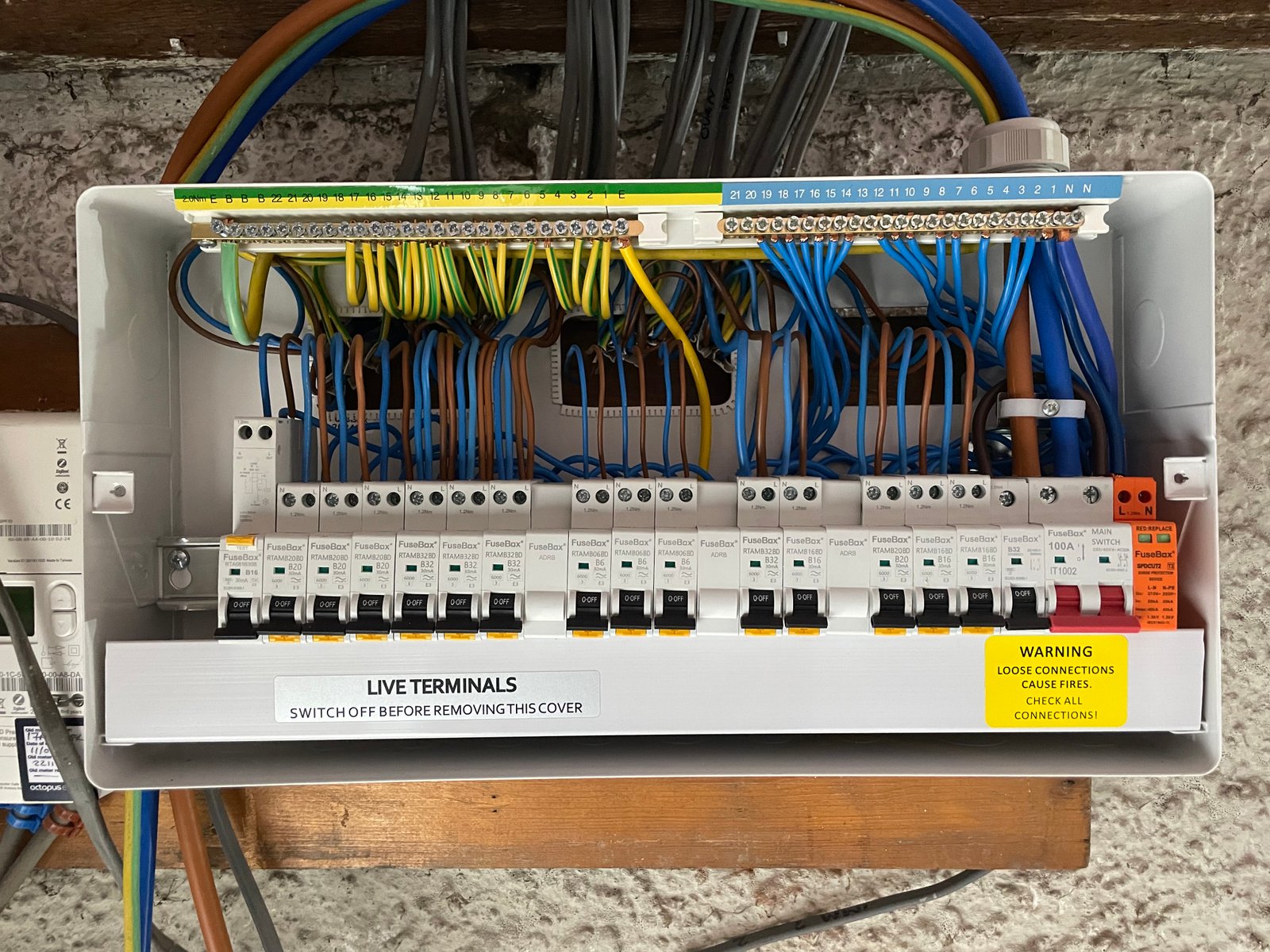 Modern consumer unit installation