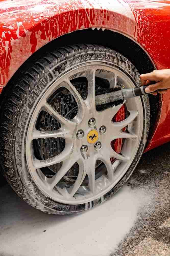 Deep cleaning of alloy wheels and brake calipers