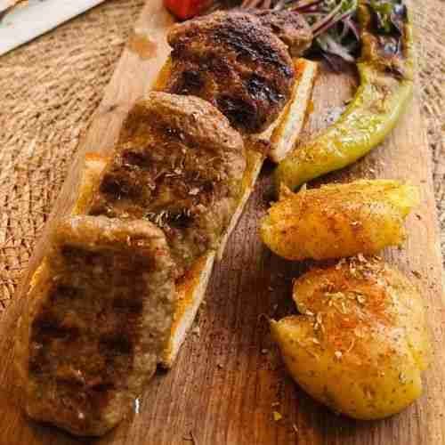 Ekmek üstü köfte