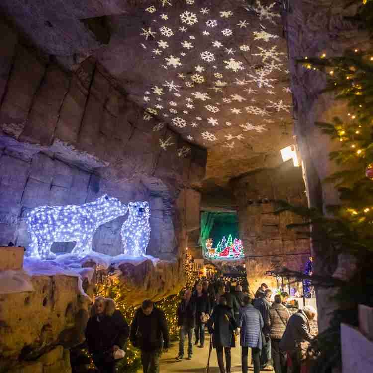 Sfeervolle Valkenburg kerstmarkt in de grotten, de topattractie in de winter