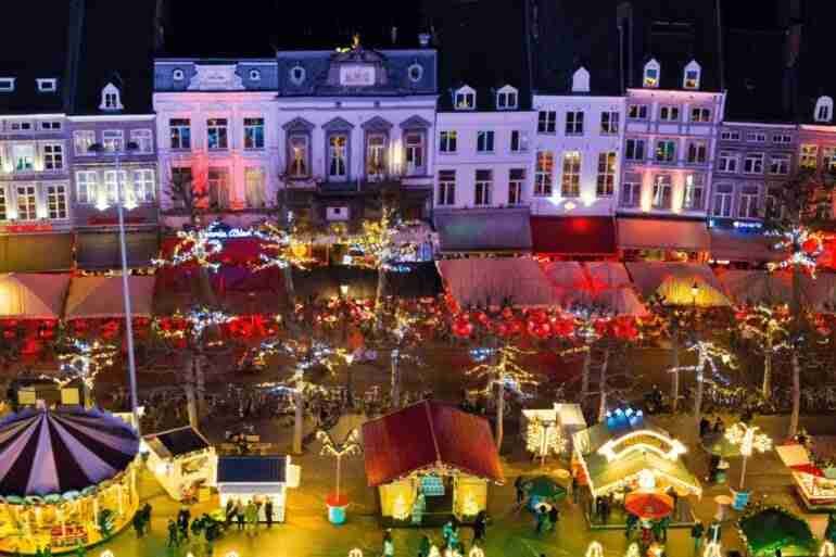 Sfeerfoto van de attractie Kerststad Valkenburg in Valkenburg
