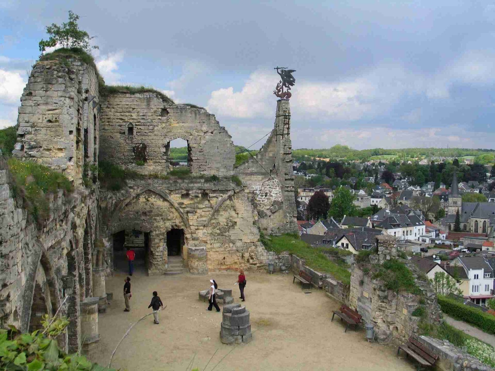 Sfeerfoto van de attractie Kasteelruïne Valkenburg in Valkenburg