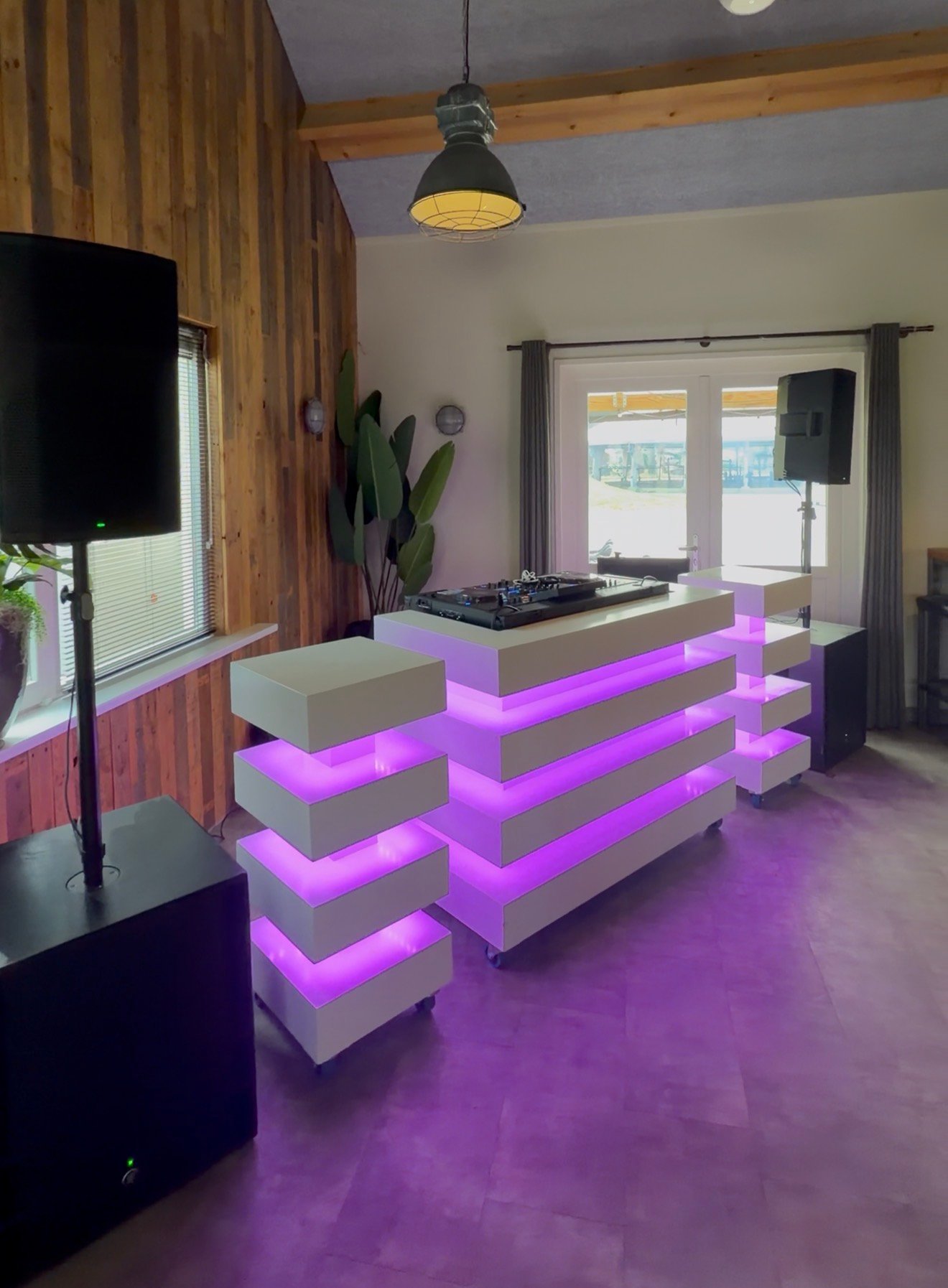 DJ DAAN drive-in show setup with purple lighting