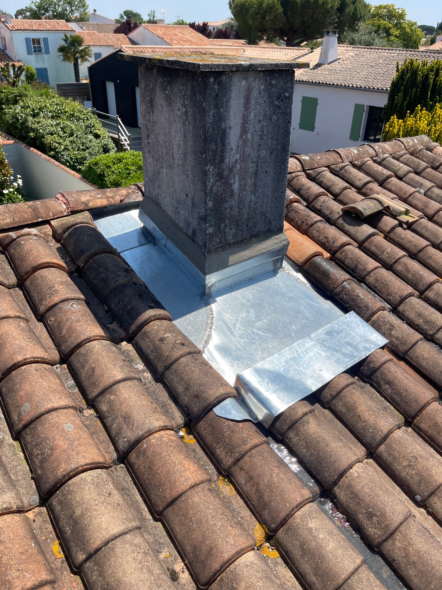 Façonnage d’un entourage de cheminée sur mesure en zinc — Saint-Martin-de-Ré — photo 4