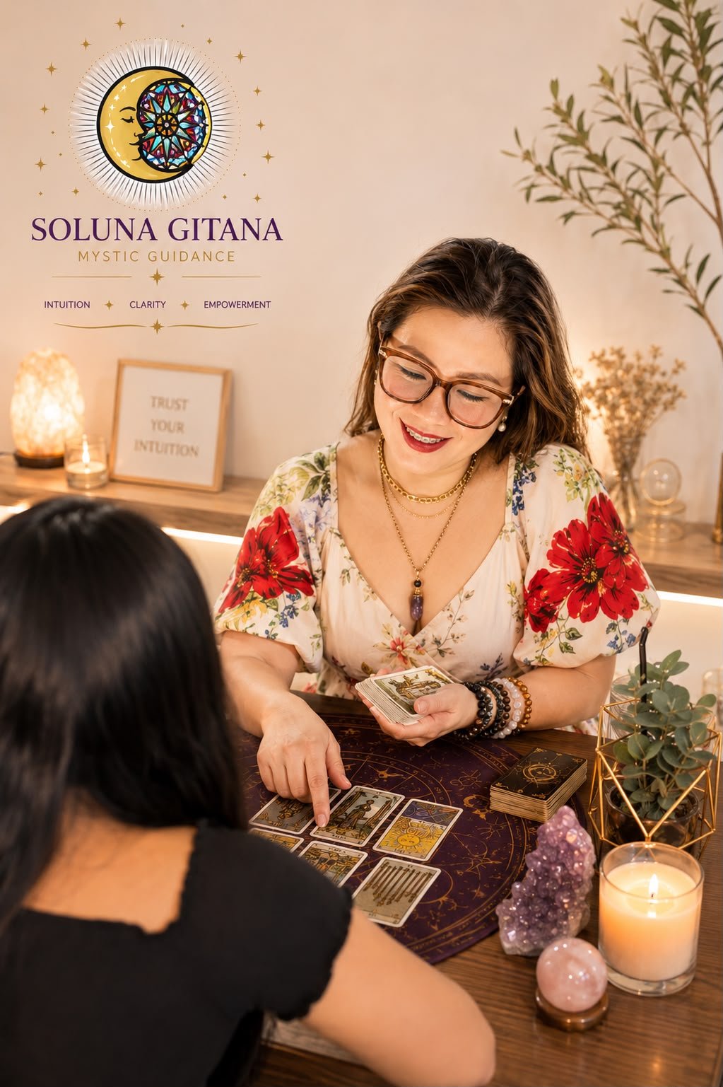 Founder of Soluna Gitana providing a personal tarot card reading