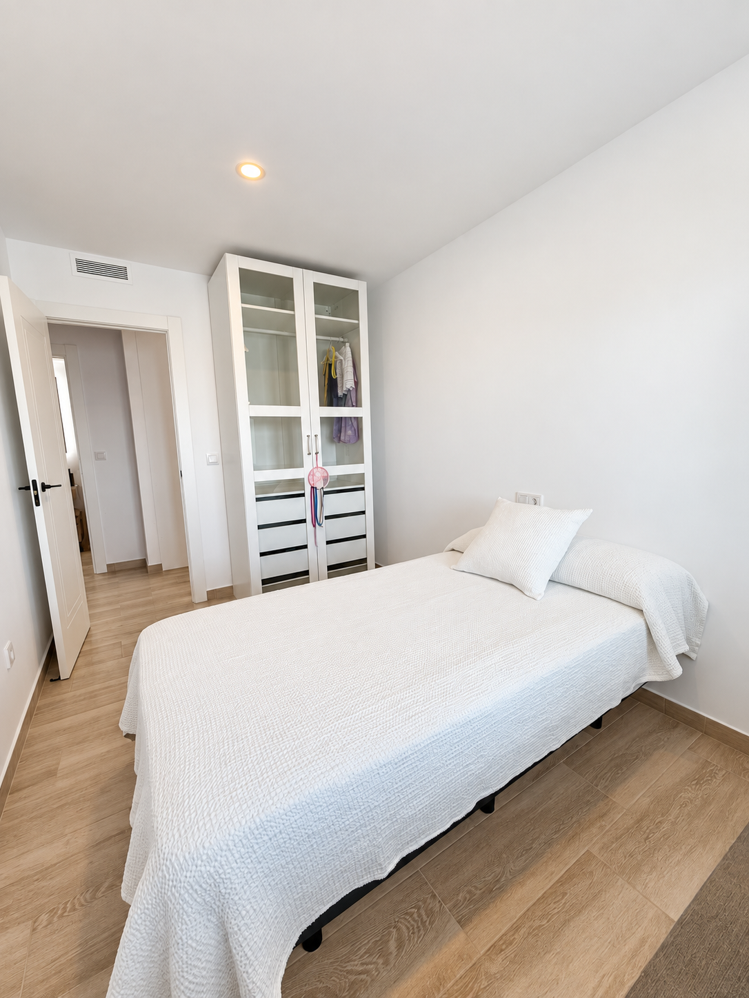 Bright renovated bedroom with double bed and built-in wardrobe in Torrevieja