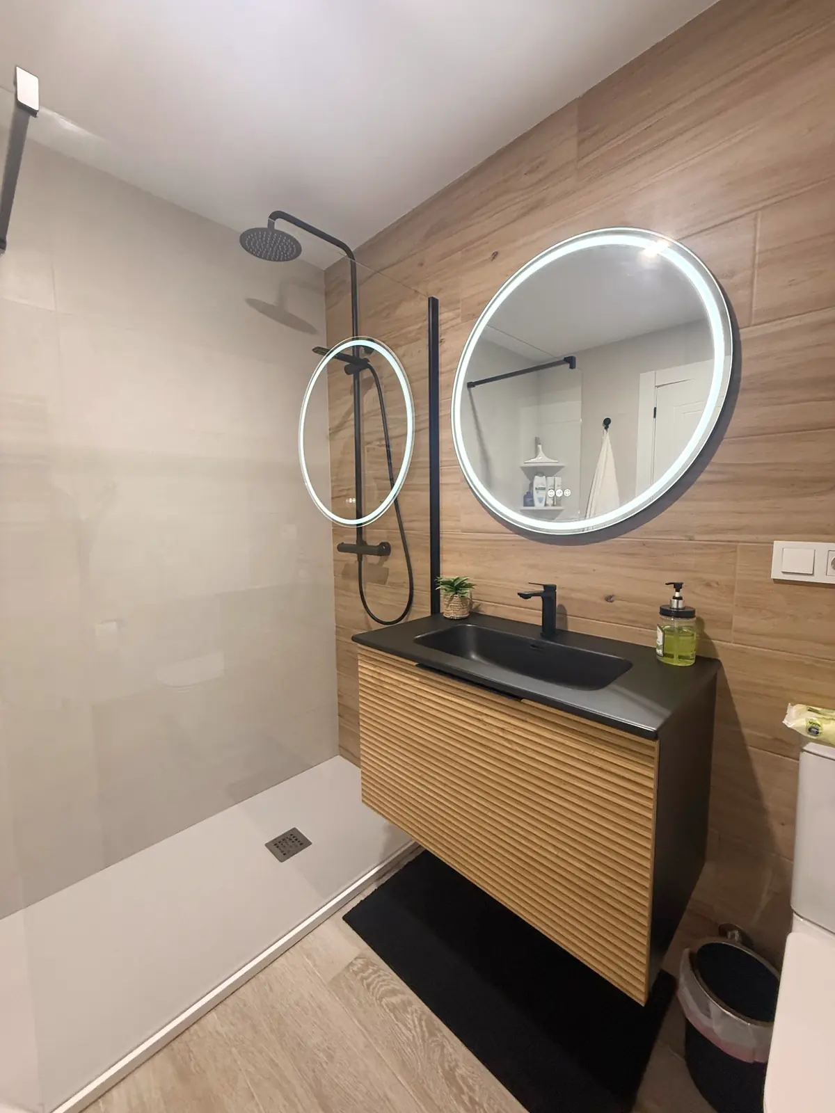 Bathroom with rain shower in a beachfront apartment in Torrevieja