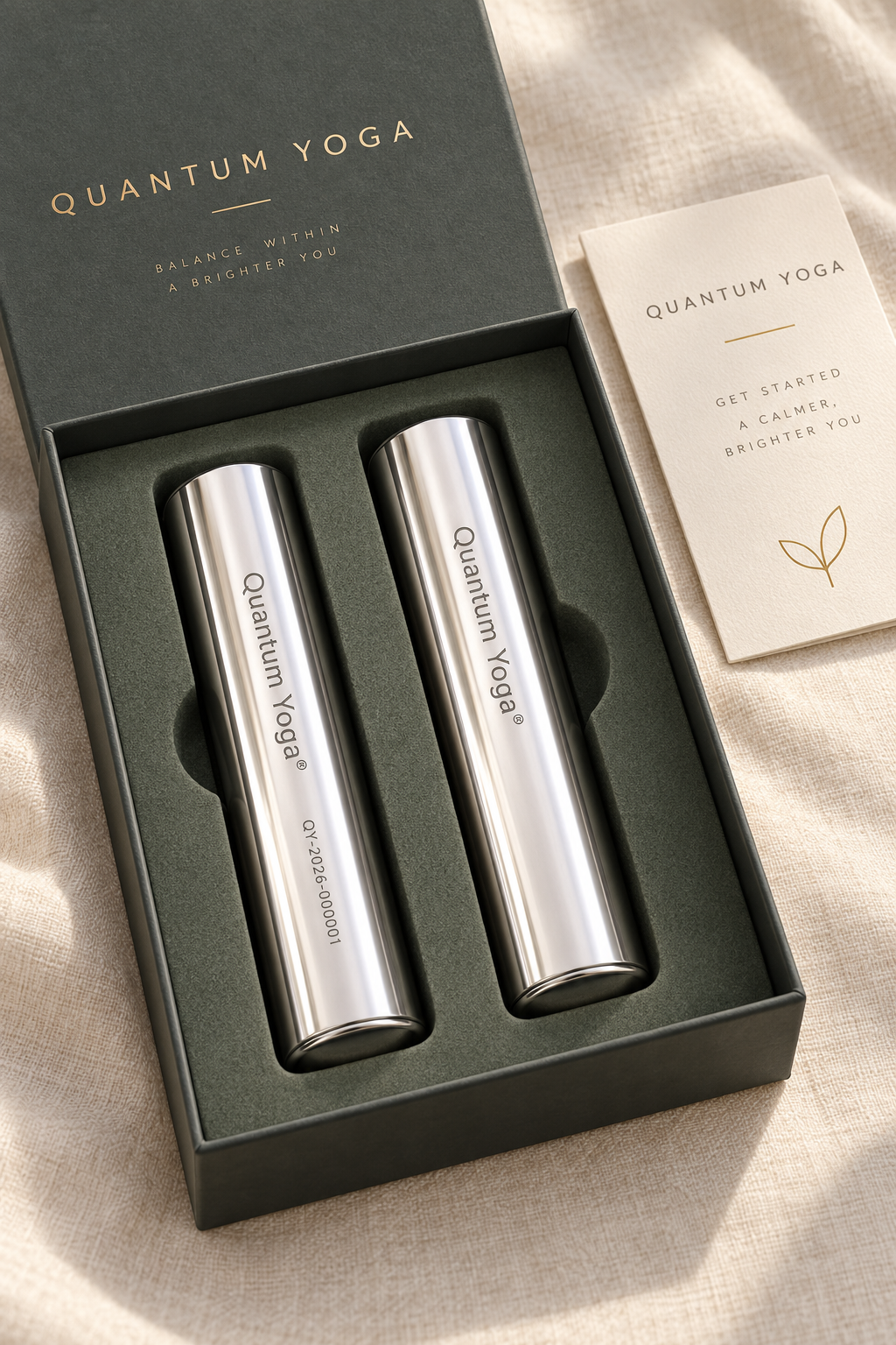 Quantum Yoga Set in geöffneter Premium-Geschenkbox mit Einstiegskarte