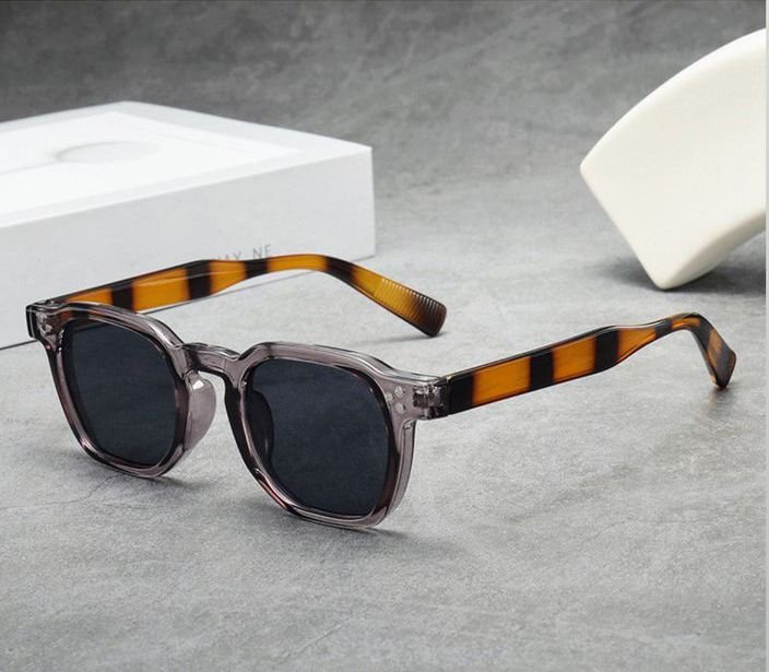 Male Retro Thick Square - Image 1