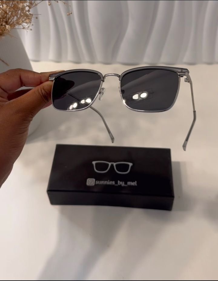 Metal Half Frame - Image 1