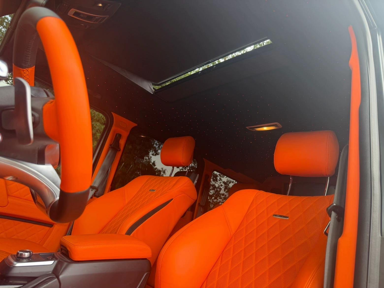 Matte zwarte Mercedes G63 AMG met oranje lederen interieur — thumbnail 8