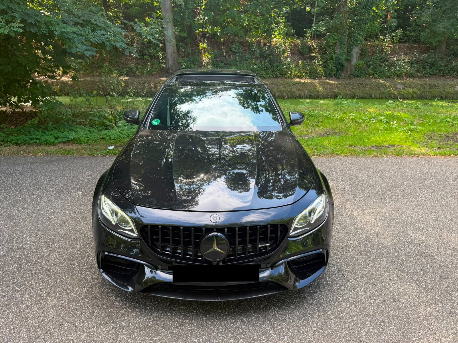 Mercedes E63S exterieur en luxe interieur — thumbnail 2