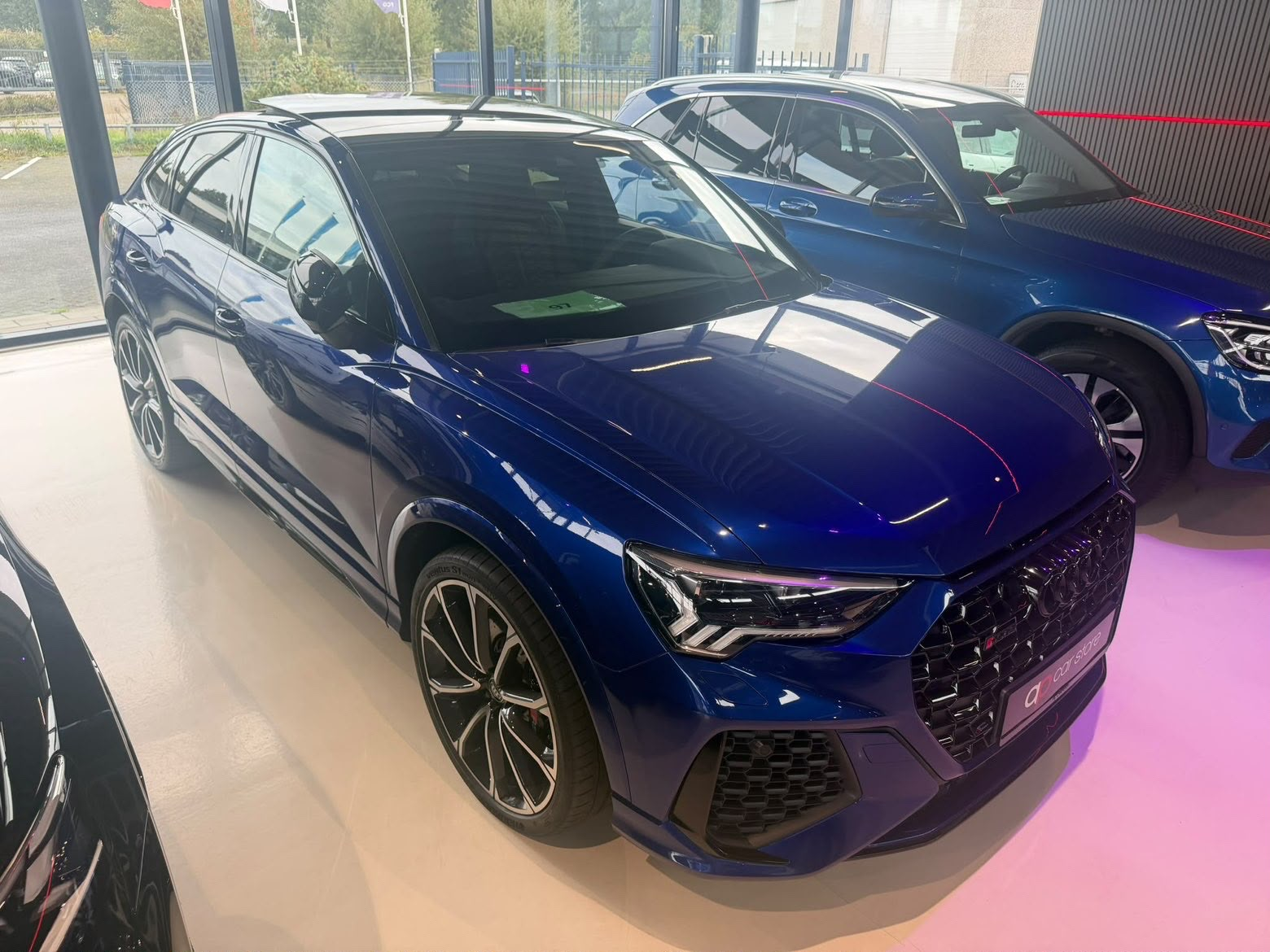 Blauwe Audi RS Q3 — beschikbaar bij No Limit Verhuur — thumbnail 2