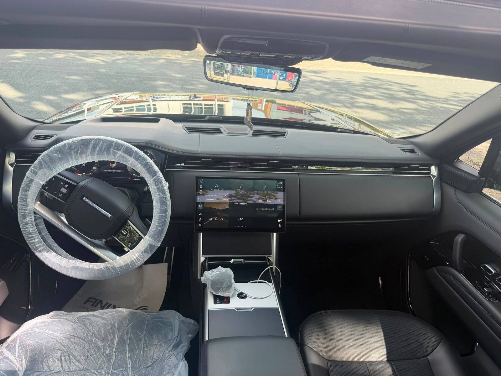 Range Rover met luxe interieur en exterieur — thumbnail 2