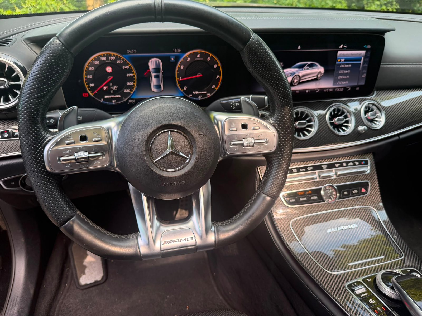 Mercedes E63S exterieur en luxe interieur — thumbnail 8
