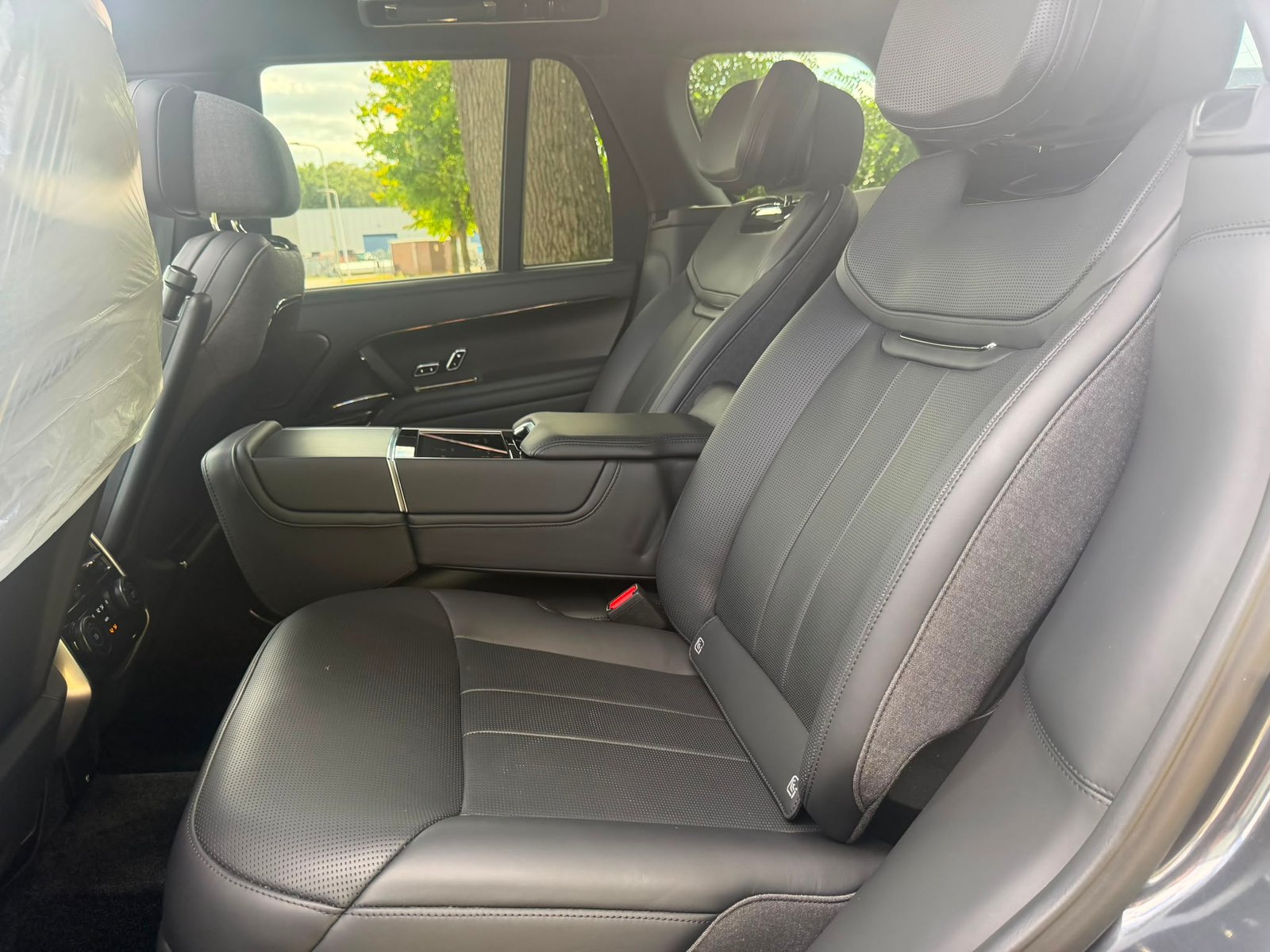 Range Rover met luxe interieur en exterieur — thumbnail 3