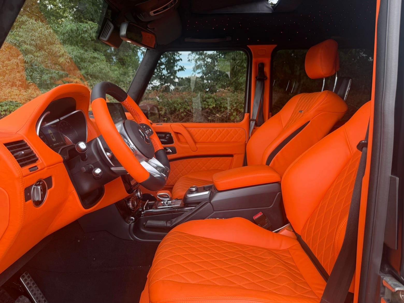 Matte zwarte Mercedes G63 AMG met oranje lederen interieur — thumbnail 7