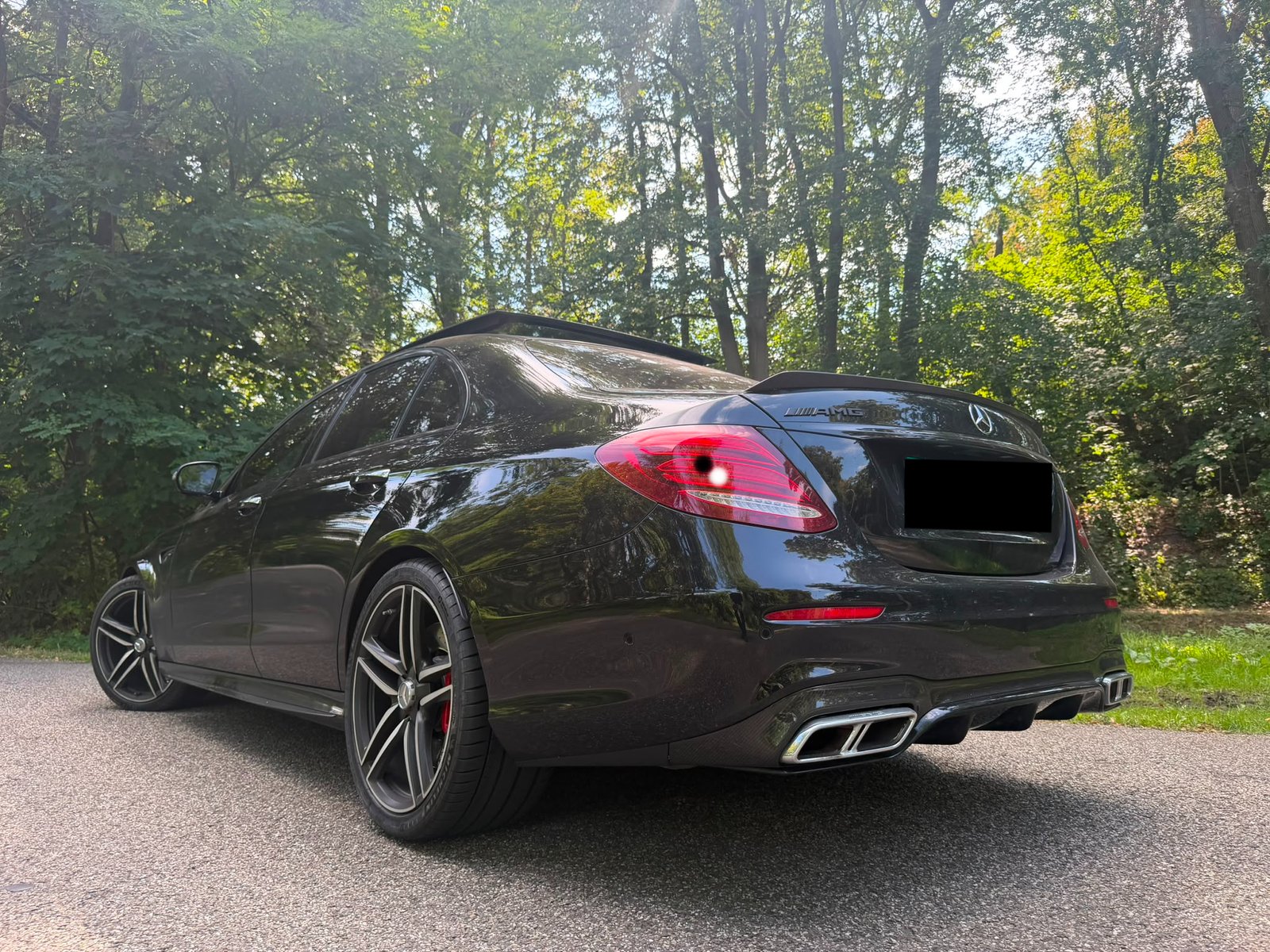 Mercedes E63S exterieur en luxe interieur — thumbnail 4