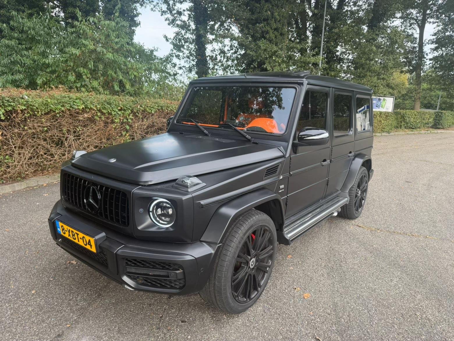 Matte zwarte Mercedes G63 AMG met oranje lederen interieur — thumbnail 4