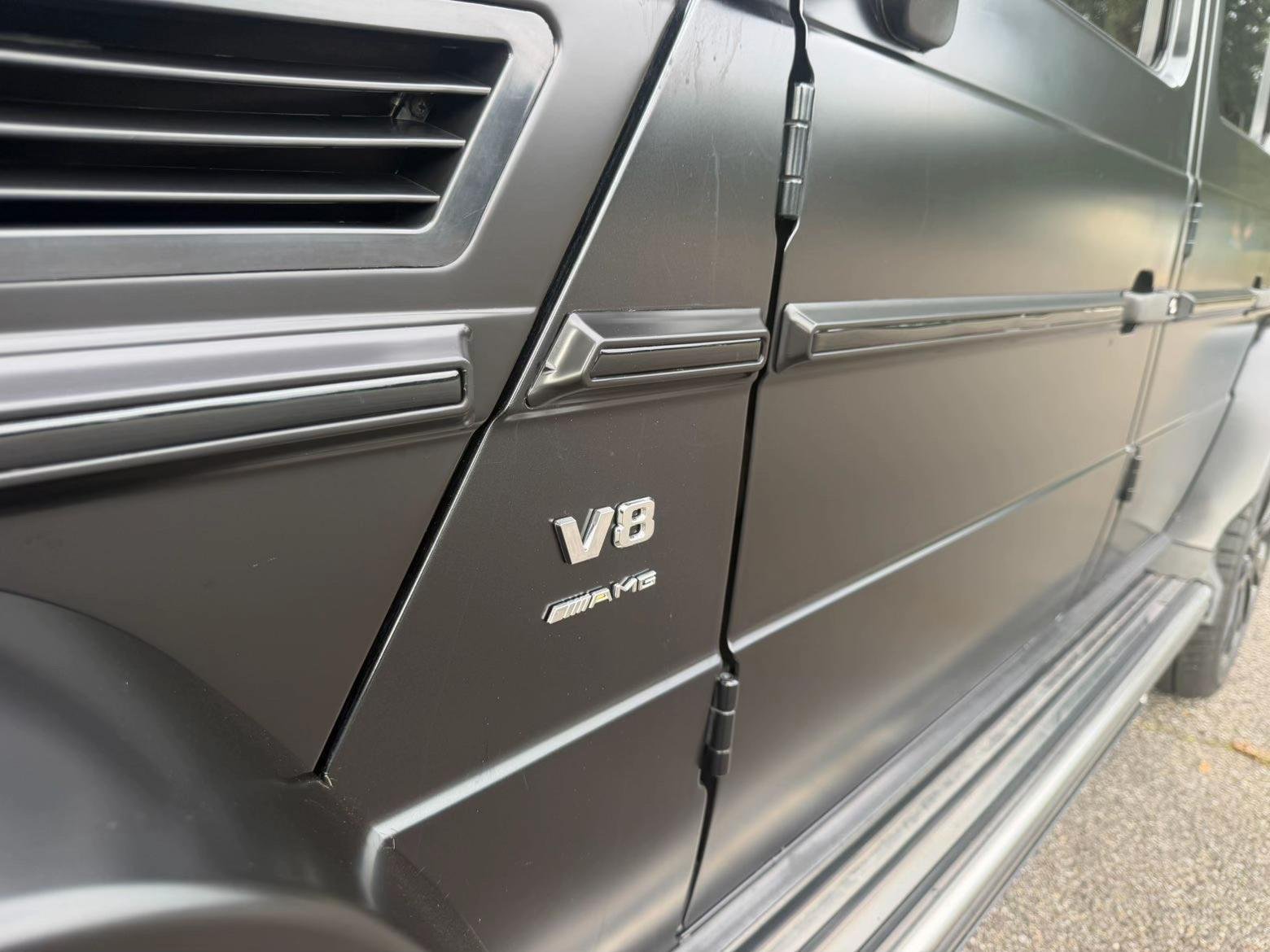 Matte zwarte Mercedes G63 AMG met oranje lederen interieur — thumbnail 5