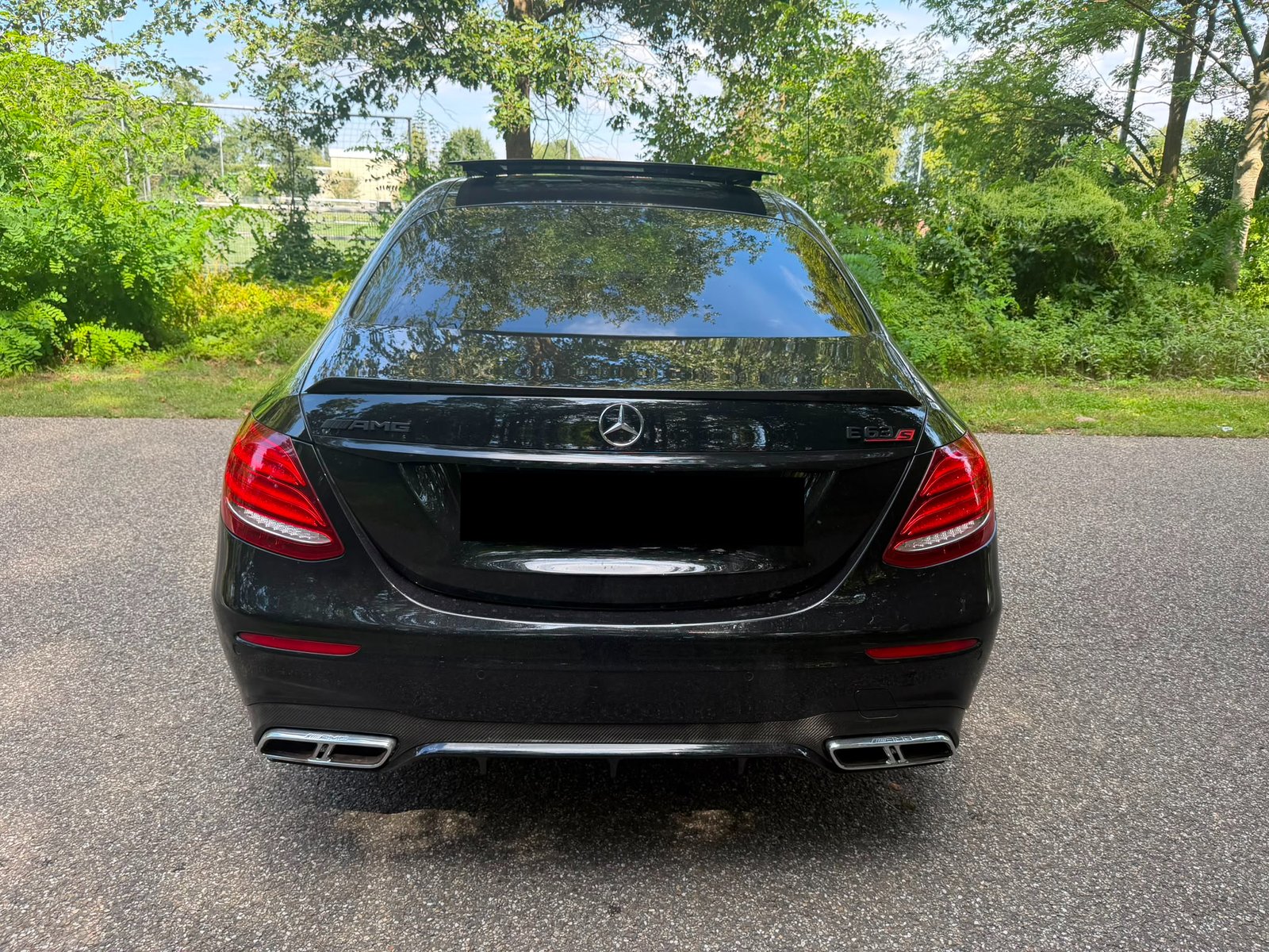 Mercedes E63S exterieur en luxe interieur — thumbnail 5