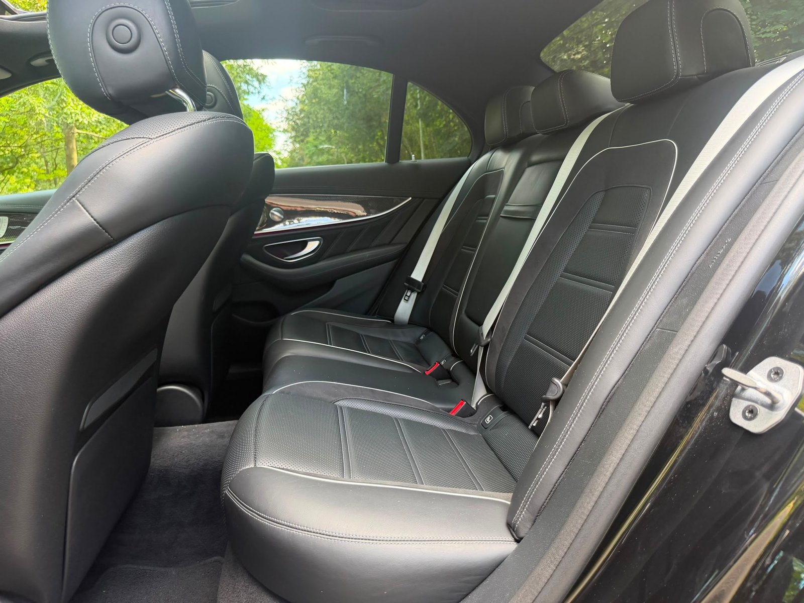 Mercedes E63S exterieur en luxe interieur — thumbnail 9