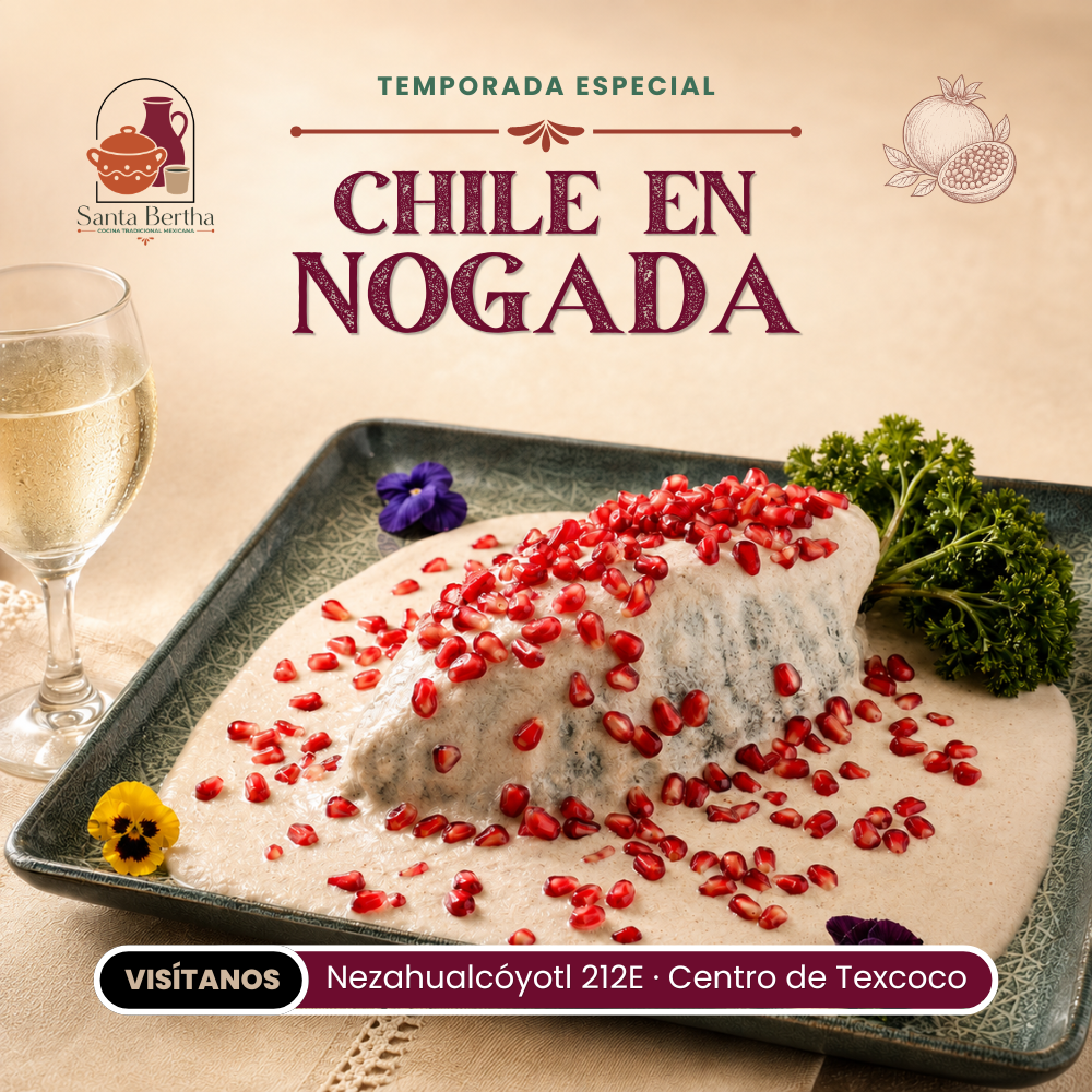Chile en nogada: chile poblano con nogada cremosa y granada fresca