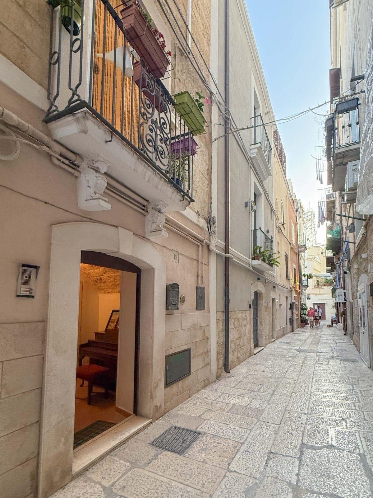 An alley in the old town with the entrance to Lydiansuite