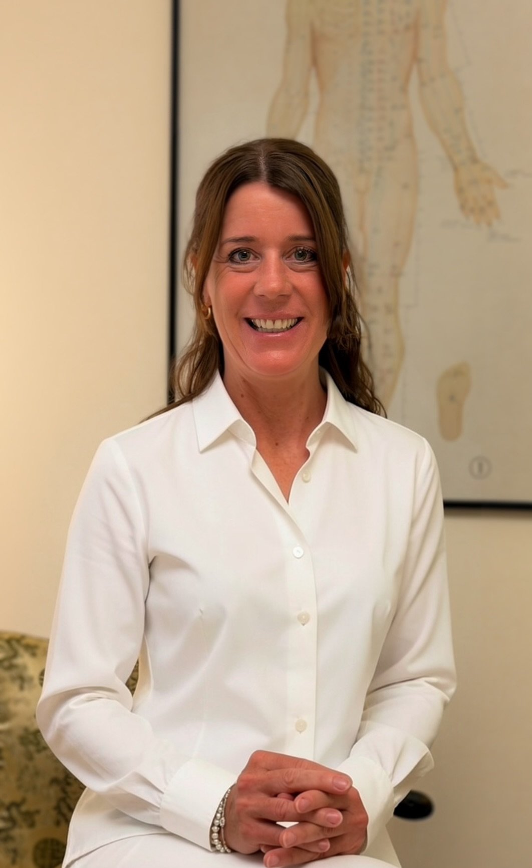 Dr. med. Alexandra Tetzlaff in ihrer Praxis – TCM und integrative Medizin