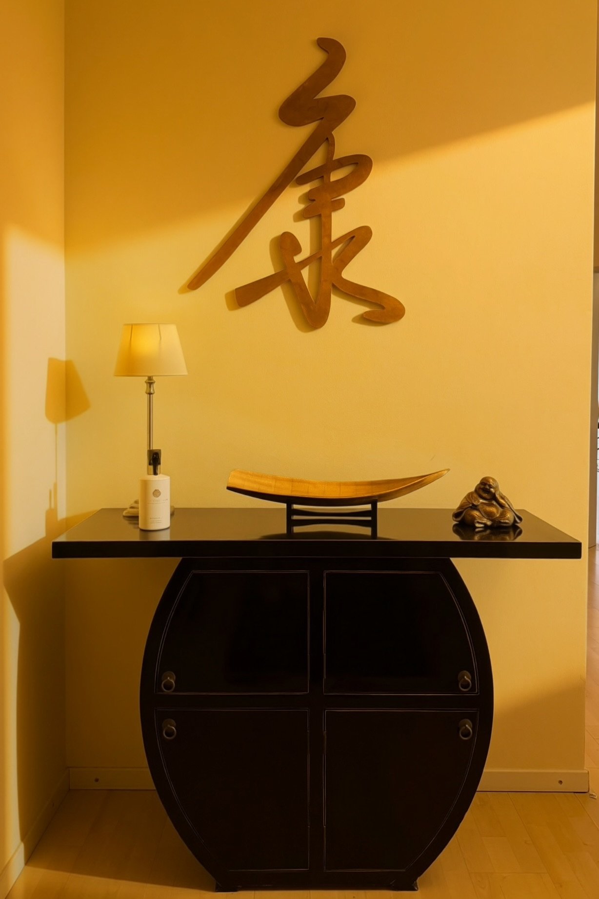 Asiatisches Dekorationselement mit chinesischem Schriftzeichen