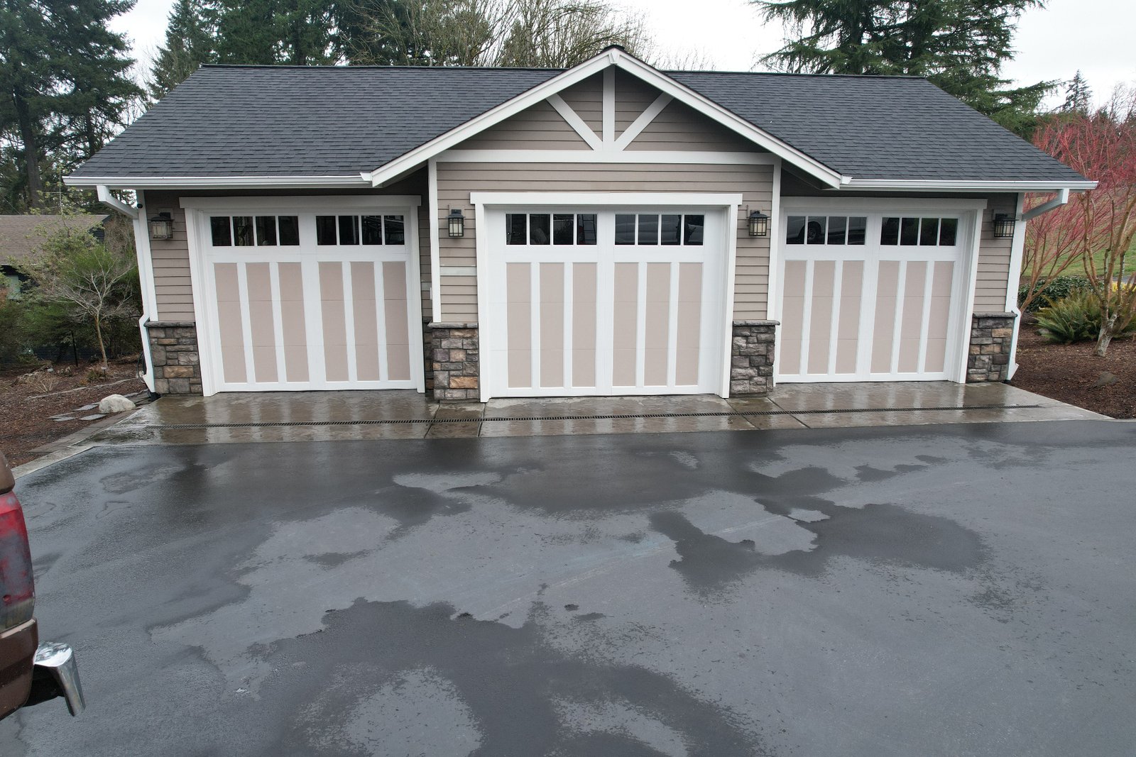 Garage roof installation matched to the adjoining home