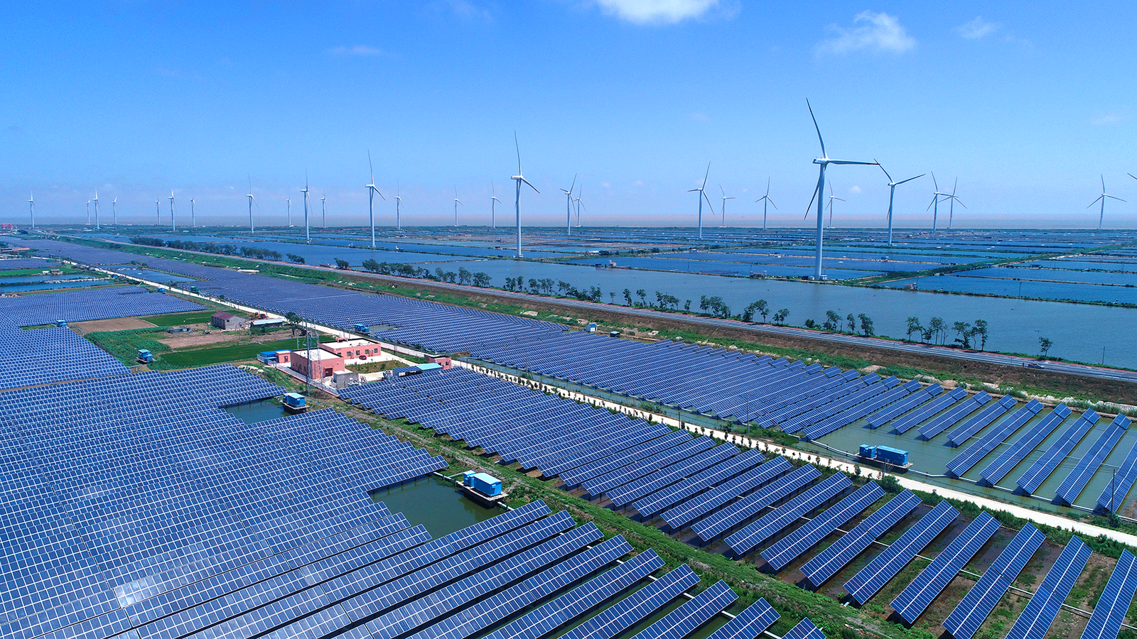 Port Cold Storage Rooftop Solar and Container Yard Power Planning Port cold storage warehouse with rooftop solar panels and container yard power distribution planning
