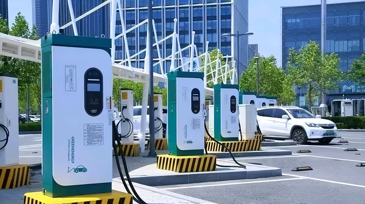 EV charging station transformer location and cable routing planning for peak demand