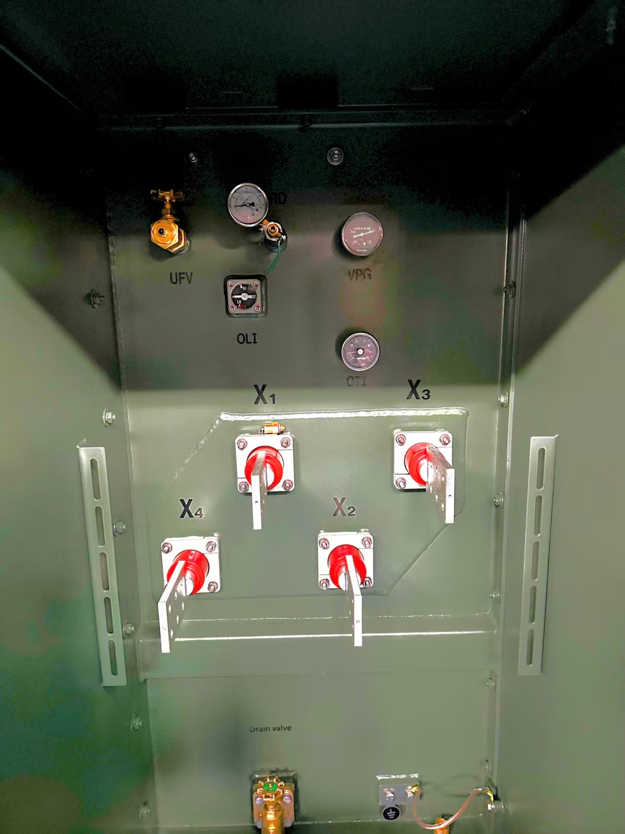 Pad Mounted Transformer Low Voltage Compartment Details Pad mounted transformer low voltage compartment with terminals gauges valves and grounding connections
