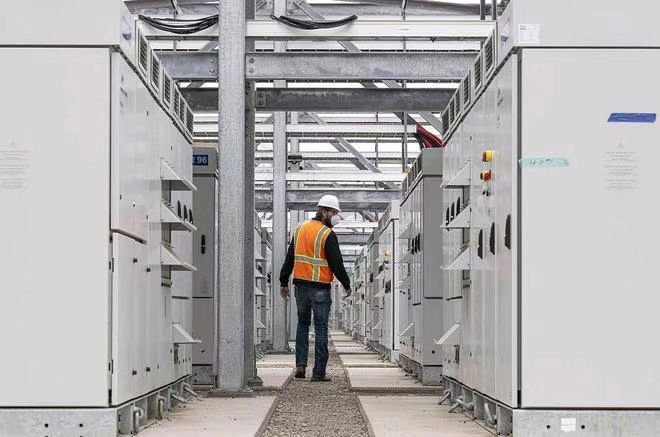 Medium-voltage step up transformer for critical power infrastructure