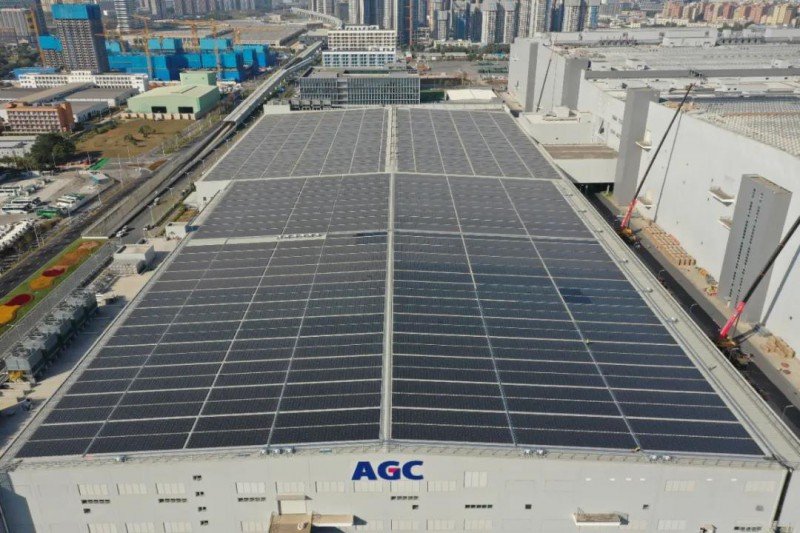 Cold storage warehouse with rooftop solar panels and transformer power planning