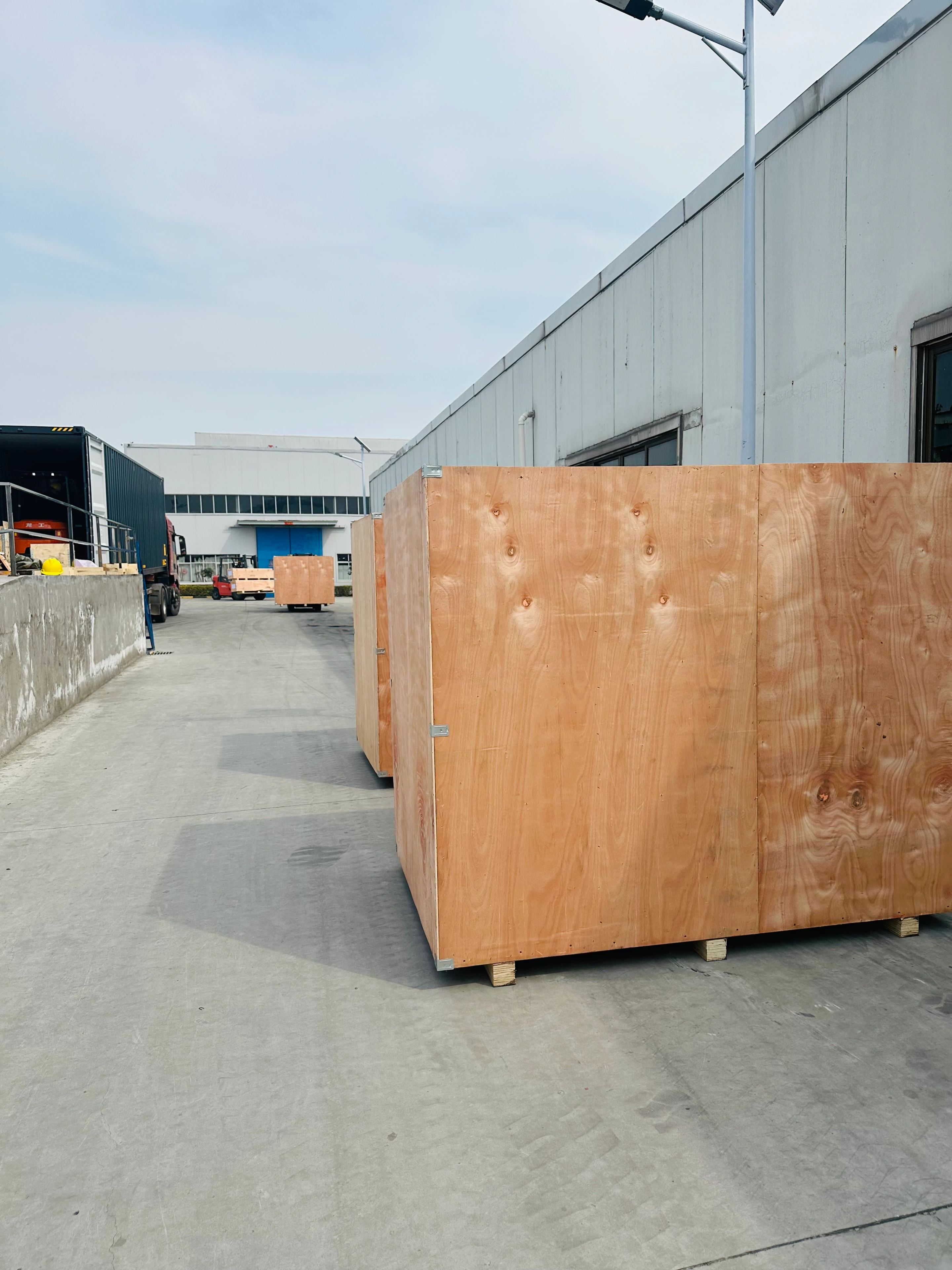 Pad Mounted Transformer Wooden Base Packaging Pad mounted transformer wooden base packaging for export delivery preparation
