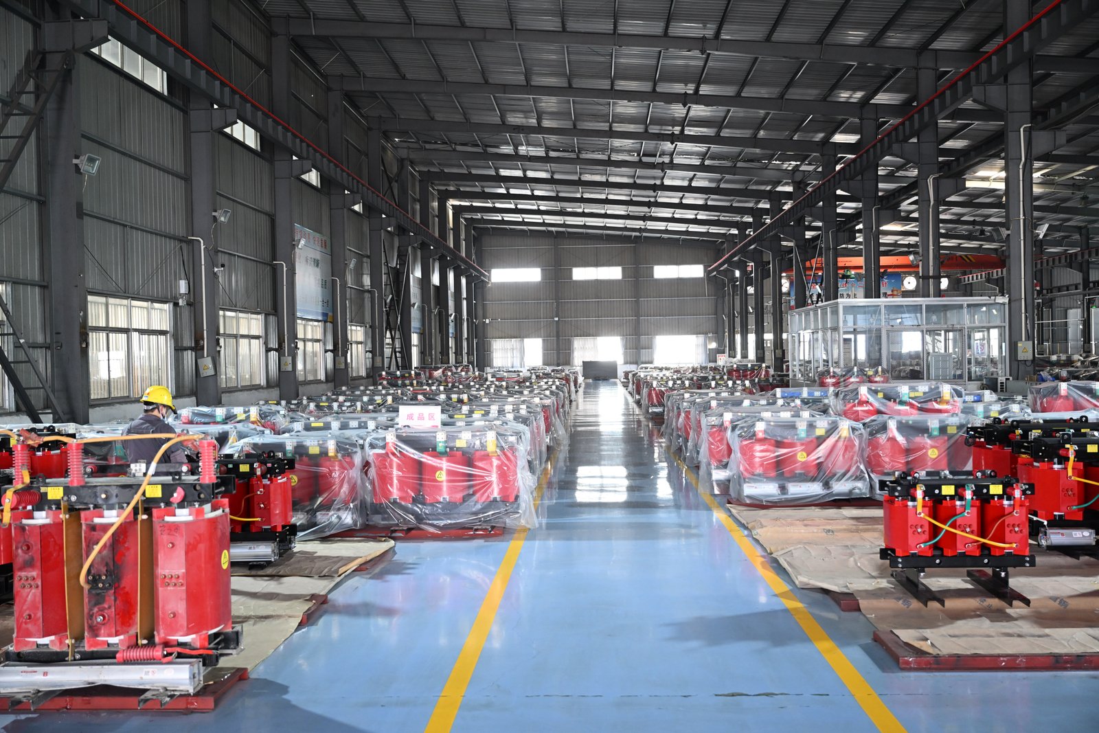 Cast-resin dry-type transformers for indoor electronics manufacturing power distribution